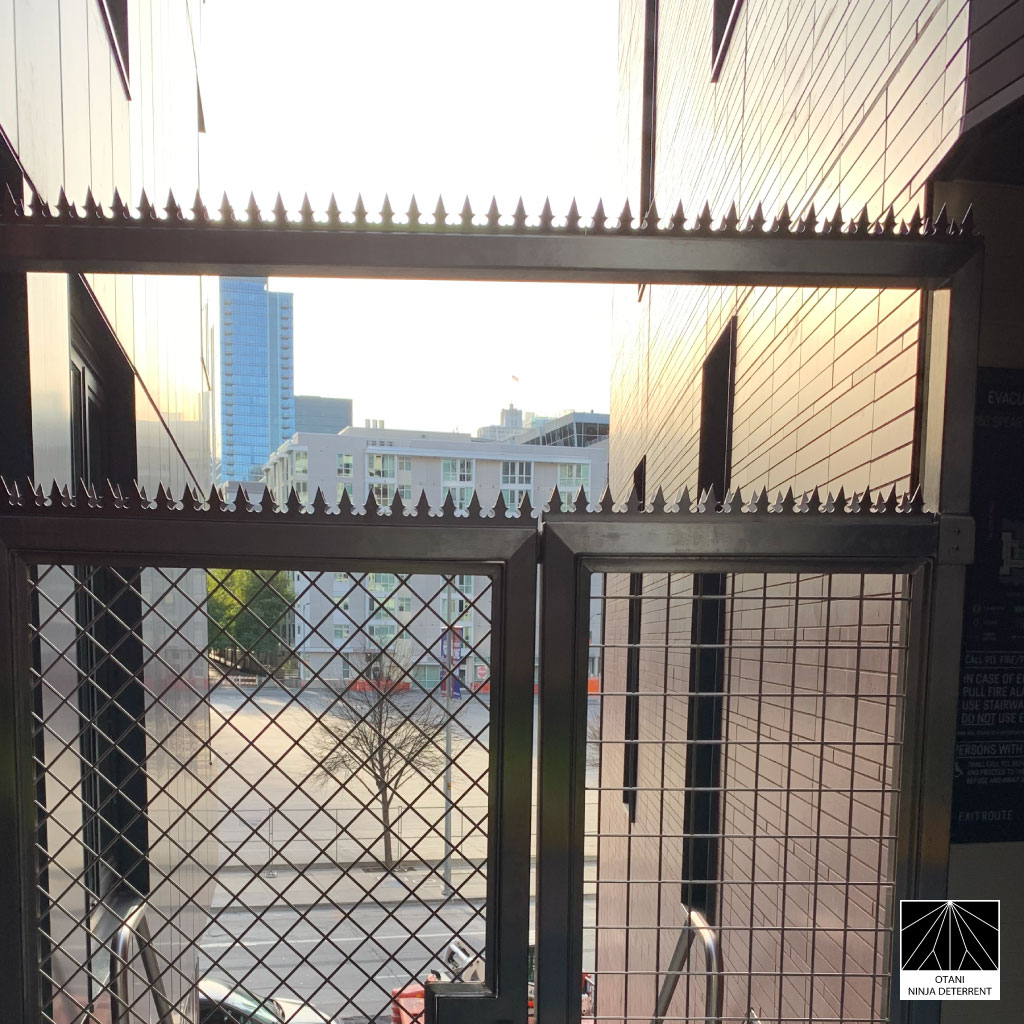 gizagiza-stainless-dual-heart-installed-on-gate