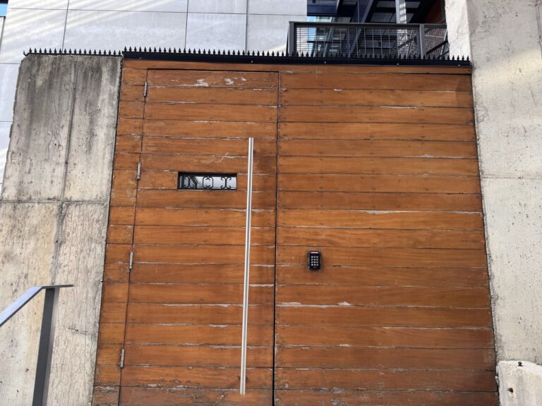 Industrielle Ruhe, klare Abschreckung – GIZAGIZA HEART für eine Wohnung in Washington, D.C.