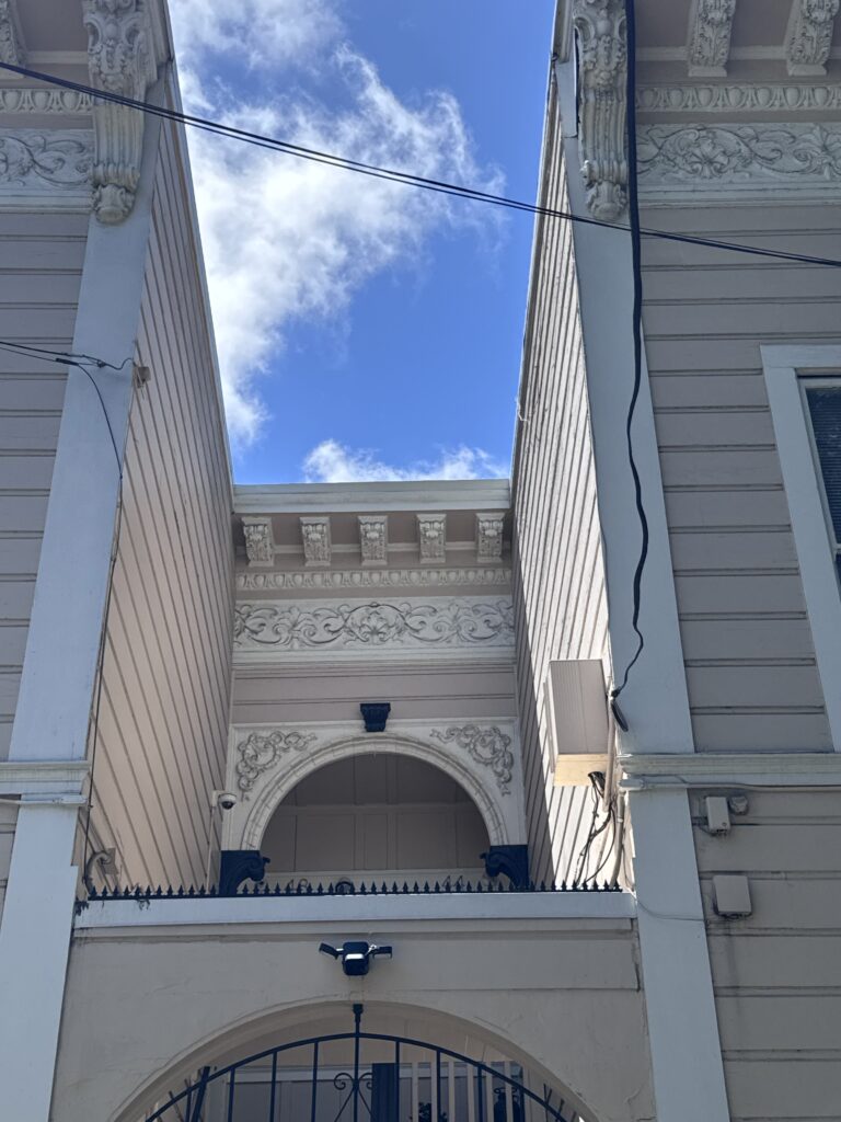 aprtment gate with wall