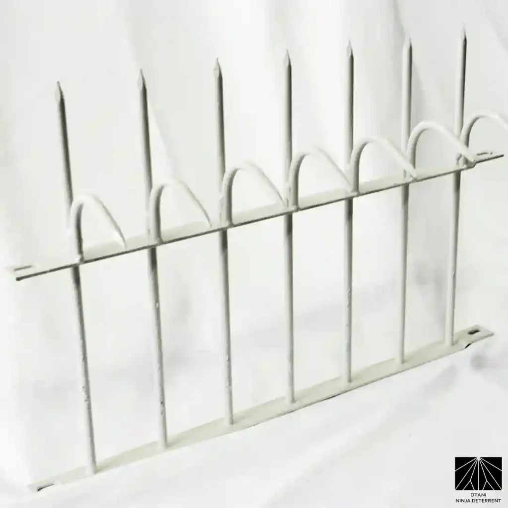 经典中款白色钢制单刃防攀尖刺 – 高度340mm (13.39″) × 长度530mm (20.87″)