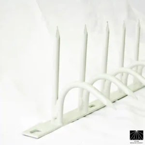Pinchos anti-trepa Ninja Deterrent serie Classic Short Dual en color blanco, combinando alta densidad de puntas con un tamaño compacto.